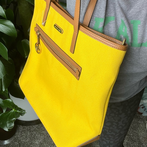 NWOT  Michael Kors Kempton  Large Tote Handbag Sunflower color canvas + leather - Picture 5 of 13